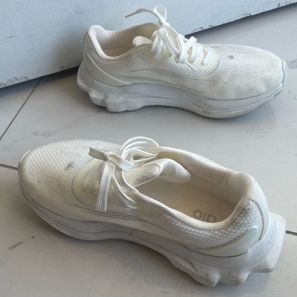 ALO Yoga White Women's Lace-Up Sneakers - Picture 3 of 3